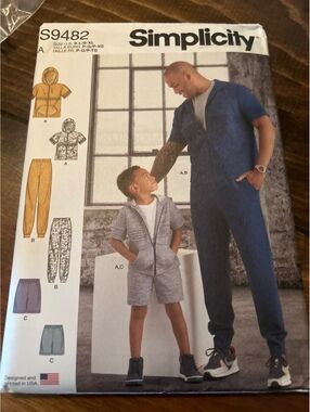 Simplicity S9482 Sewing Pattern for Men's and Boys' Hooded and Short Sleeve Jump